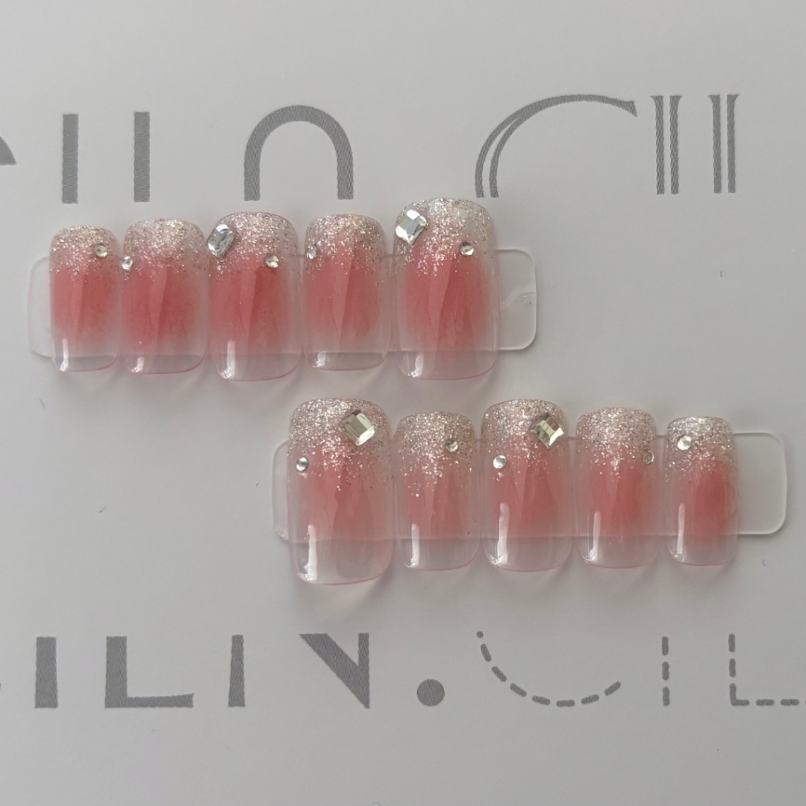 ワンホンデザインふんわりチーク 2枚目