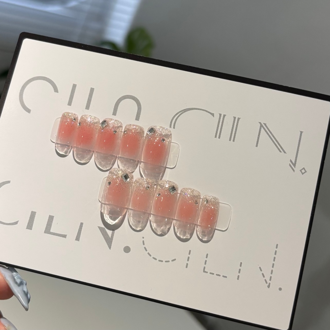 ワンホンデザインふんわりチーク 3枚目