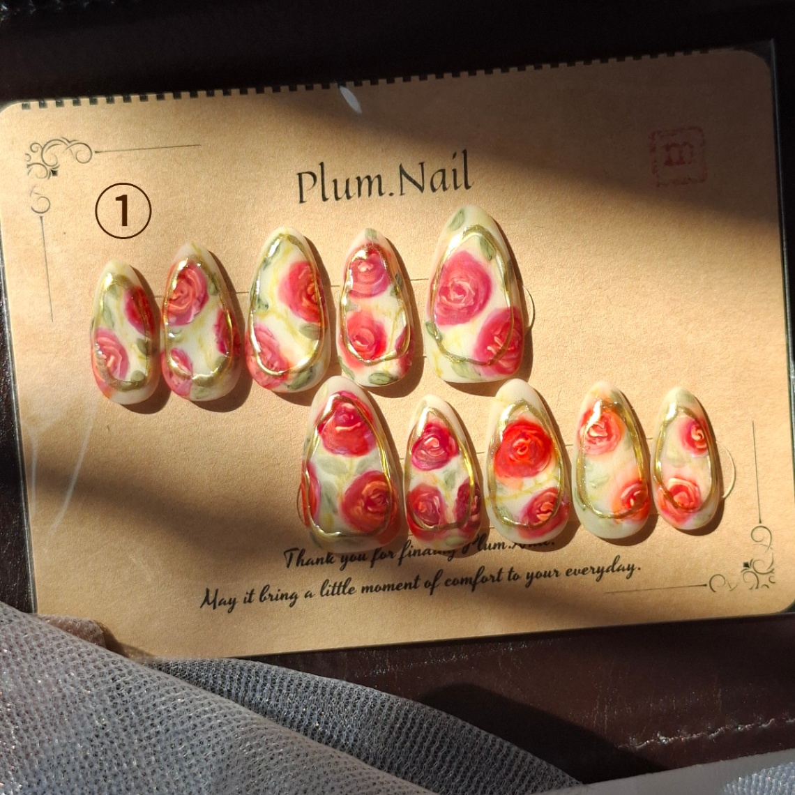 ①ネイルチップ｜ローズフラワー×ゴールドライン｜洗練・上品・エレガント・高級感｜大人ニュアンス・フェミニン｜アーモンド｜現品Mサイズ｜結婚式・ブライダル・お呼ばれ・パーティー・デート・特別な日