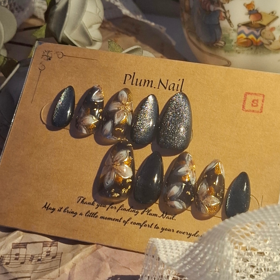 ②ネイルチップ｜グレーブラック×手描きフラワー｜洗練・上品・エレガント・高級感｜大人シック・ニュアンス｜アーモンド｜現品Sサイズ｜結婚式・ブライダル・お呼ばれ・パーティー・デート・特別な日 2枚目