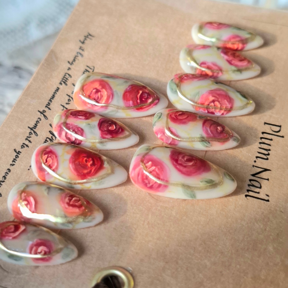 ①ネイルチップ｜ローズフラワー×ゴールドライン｜洗練・上品・エレガント・高級感｜大人ニュアンス・フェミニン｜アーモンド｜現品Mサイズ｜結婚式・ブライダル・お呼ばれ・パーティー・デート・特別な日 5枚目