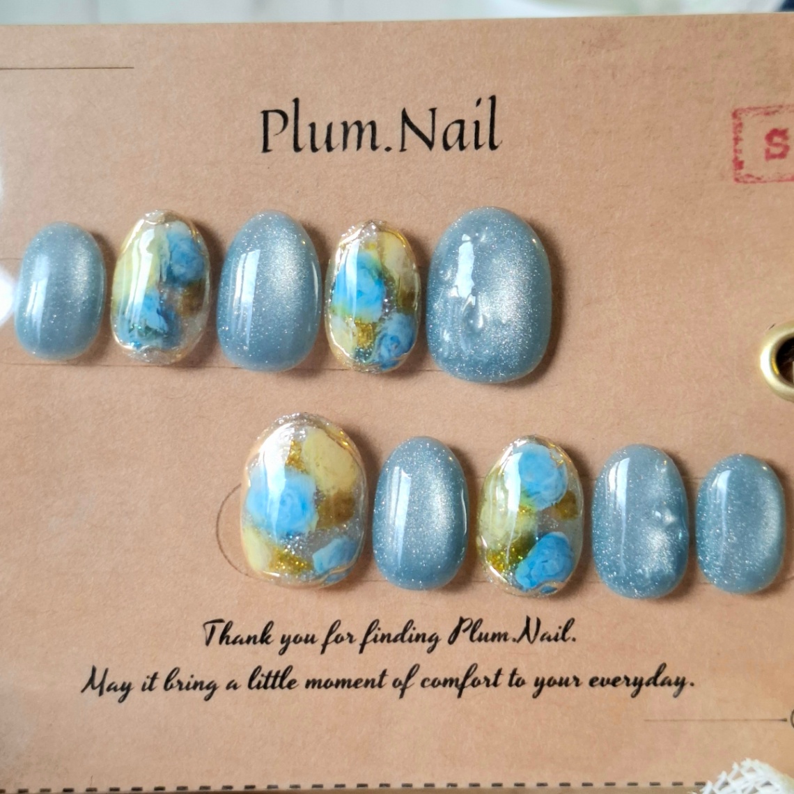 ③ネイルチップ｜水彩ブルーフラワー×くすみスカイブルー｜洗練・上品・エレガント・高級感・春｜大人ニュアンス｜ショートオーバル｜現品Sサイズ｜結婚式・ブライダル・お呼ばれ・パーティー・デート・特別な日