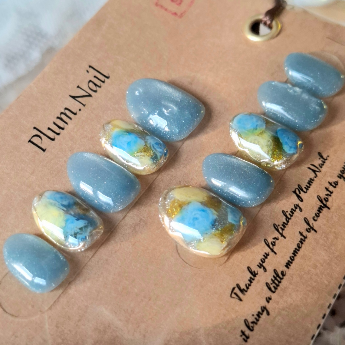 ③ネイルチップ｜水彩ブルーフラワー×くすみスカイブルー｜洗練・上品・エレガント・高級感・春｜大人ニュアンス｜ショートオーバル｜現品Sサイズ｜結婚式・ブライダル・お呼ばれ・パーティー・デート・特別な日 3枚目