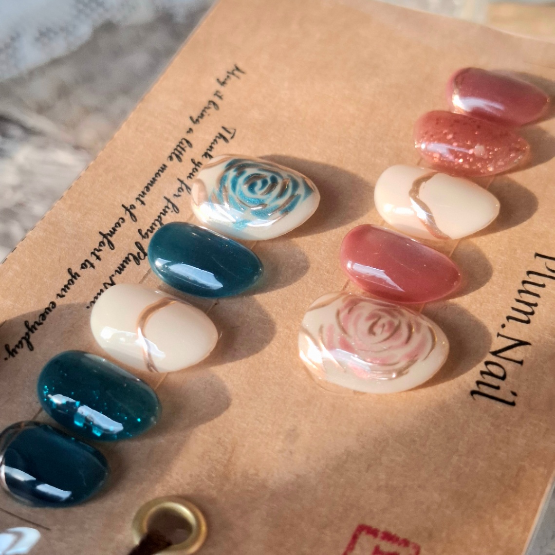 ④ネイルチップ｜ターコイズ×ローズピンクの華やかフラワー｜洗練・上品・エレガント・高級感・春｜大人ニュアンス｜ショートオーバル｜現品Mサイズ｜結婚式・ブライダル・お呼ばれ・パーティー・デート・特別な日 4枚目