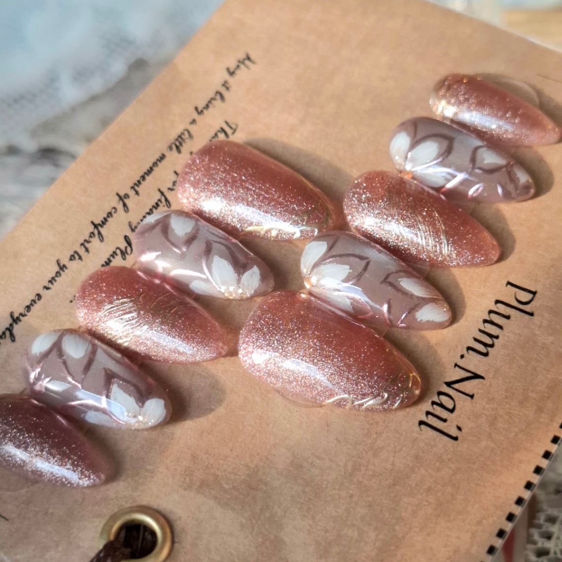 ⑤ネイルチップ｜くすみローズピンク×手描きフラワー｜洗練・上品・エレガント・高級感・春｜大人フェミニン・ニュアンス｜アーモンド｜現品Mサイズ｜結婚式・ブライダル・お呼ばれ・パーティー・デート・特別な日 4枚目