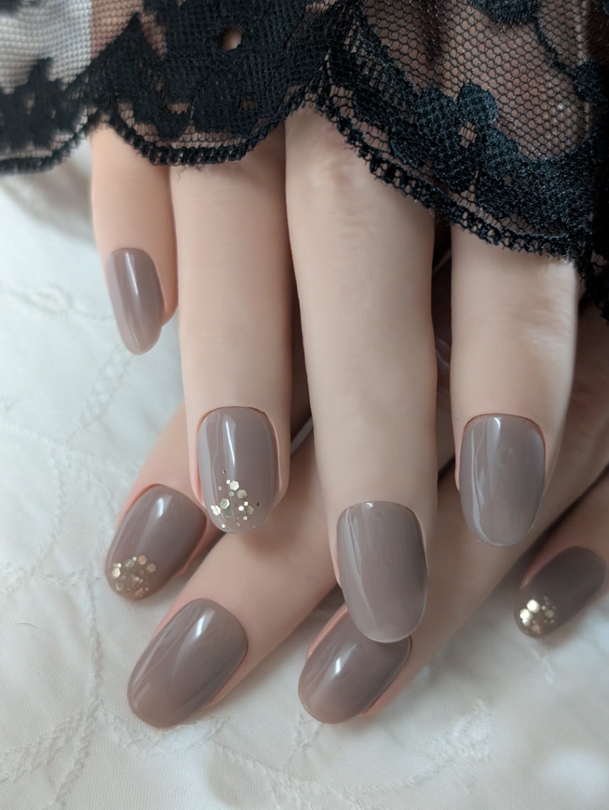 【新作】モカベージュの輝き ＊ 上品ラメのきれいめネイルチップ / オフィス・お呼ばれ 053 2枚目