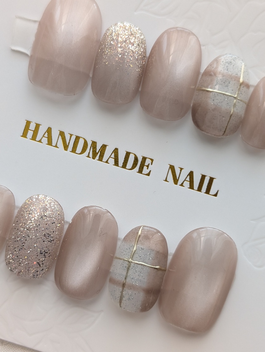 ネイルチップ ベージュピンク ニュアンス ゴールドライン ラメ シンプル 上品 オフィスネイル 051 3枚目