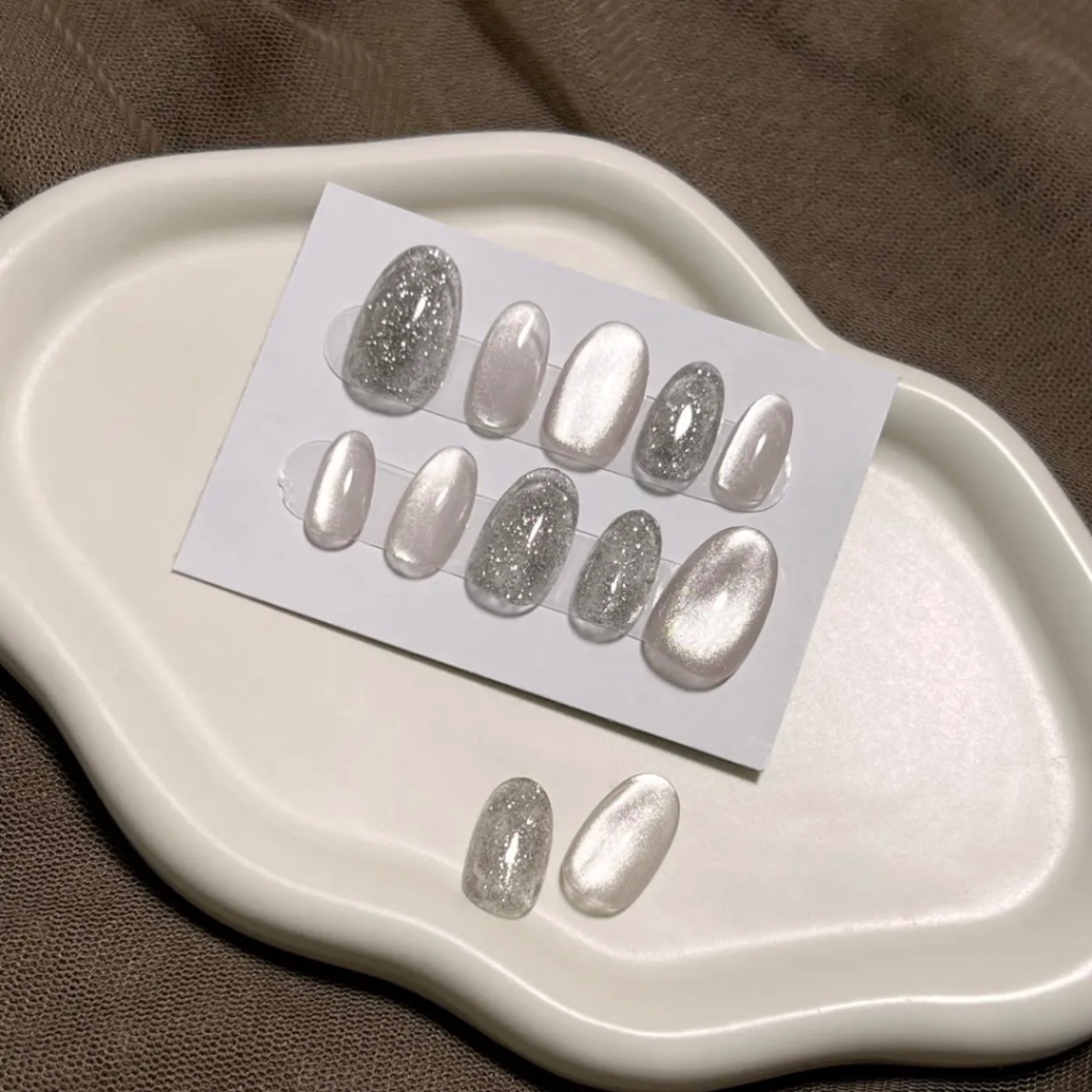 【#2 大人のための上質シルバーマグネット ×洗練ブラックラメ ネイルチップ】 3枚目