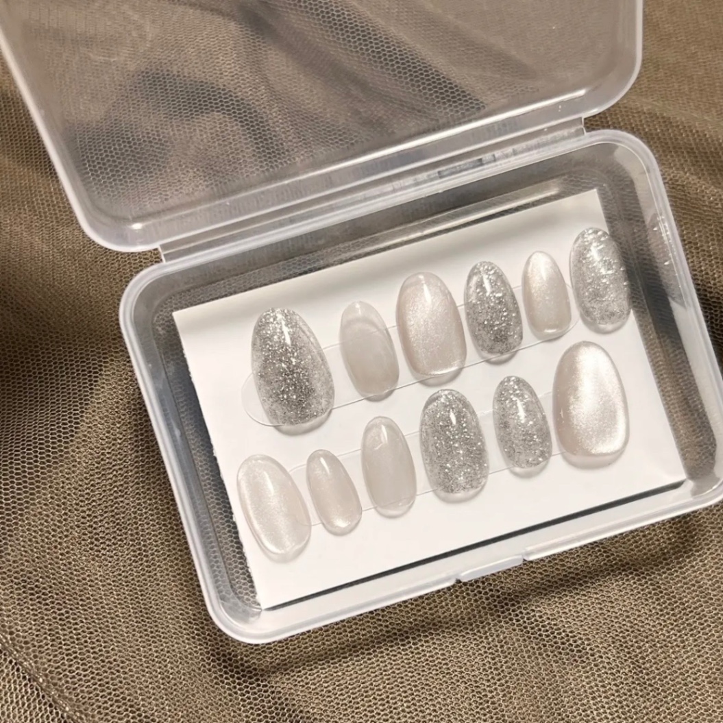 【#2 大人のための上質シルバーマグネット ×洗練ブラックラメ ネイルチップ】 4枚目