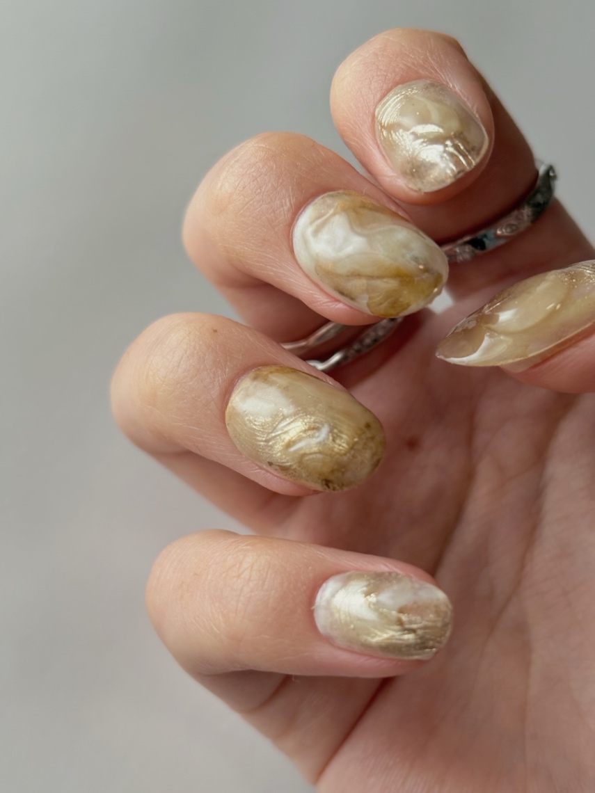 gold wave ニュアンスネイル 1枚目