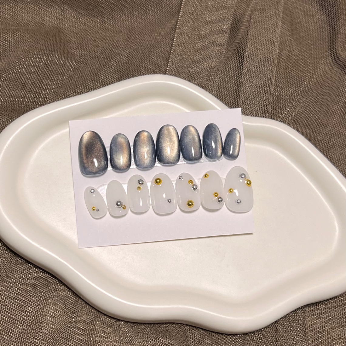 【#7ネイルチップ】左右で魅せるネイビーマグネット×ホワイトスタッズのアシンメトリーネイルチップ14本 3枚目