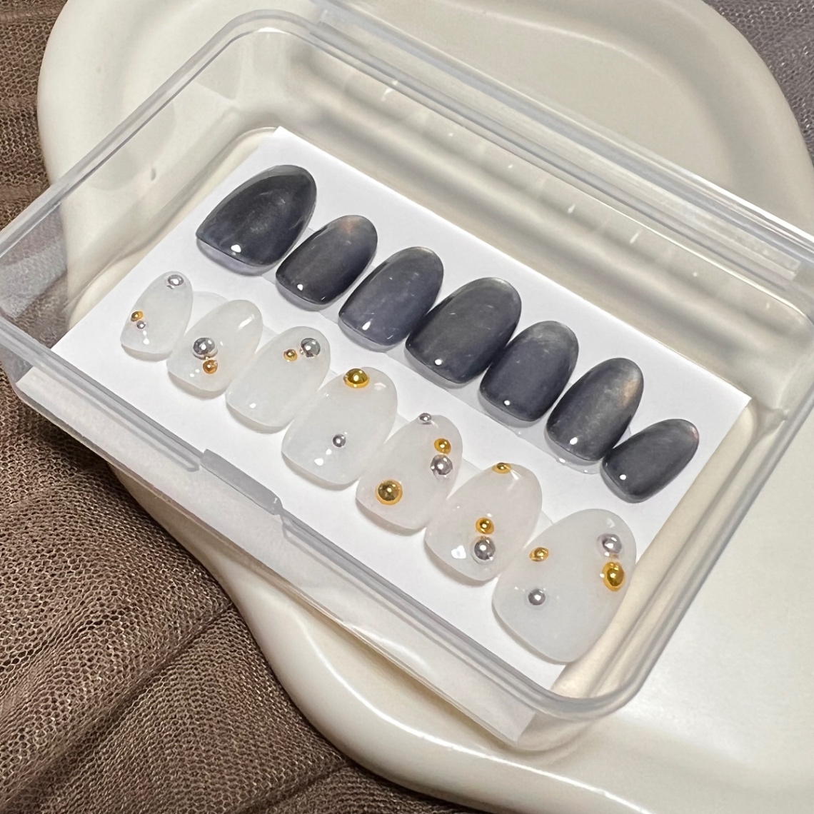 【#7ネイルチップ】左右で魅せるネイビーマグネット×ホワイトスタッズのアシンメトリーネイルチップ14本 5枚目