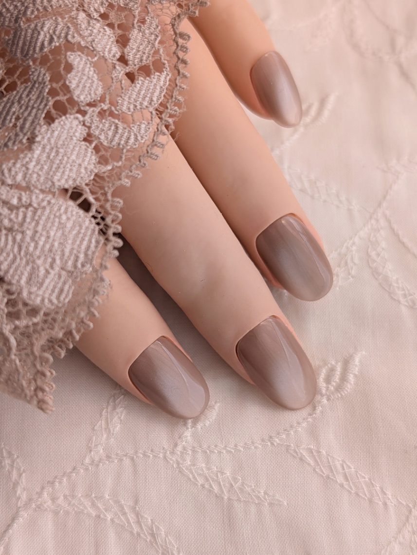 上品ピンクベージュのマグネットネイルチップ|オフィスネイル・シンプル・大人可愛い・ヌーディーネイル 011 2枚目