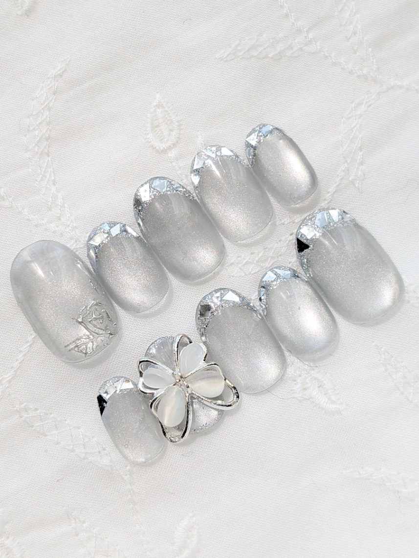 シルバーマグネットネイル|ガラスフレンチ×|手描き薔薇上品ブライダルネイルチップ|韓国ネイル・結婚式・成人式 047