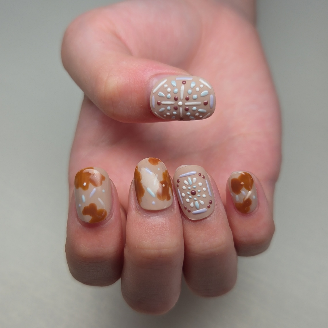 ぷっくり刺繍風アートとカフェラテニュアンス 2枚目