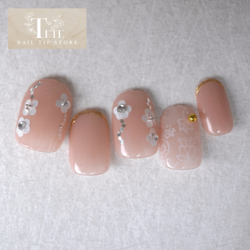 【５】ホログラムフラワー×レースネイル 1枚目