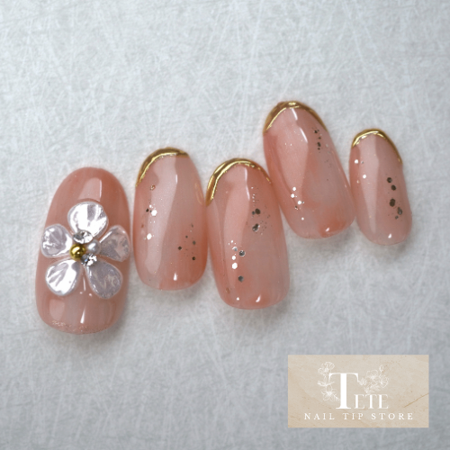 【３】パールホワイトフラワー×ニュアンスネイル 1枚目