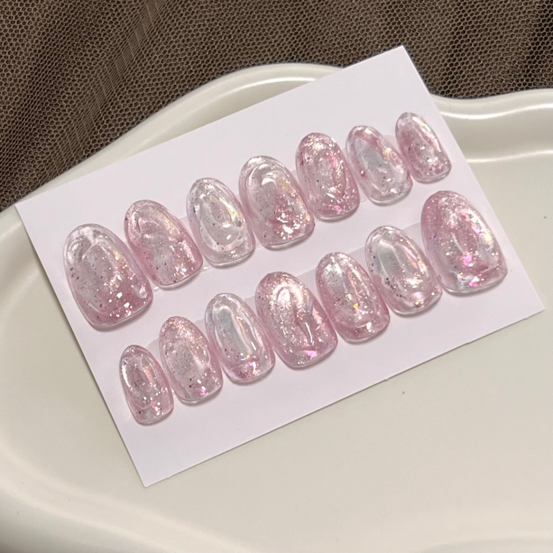 
【#8ネイルチップ】ぷっくりローズピンクのニュアンス透け艶ネイルチップ 1枚目