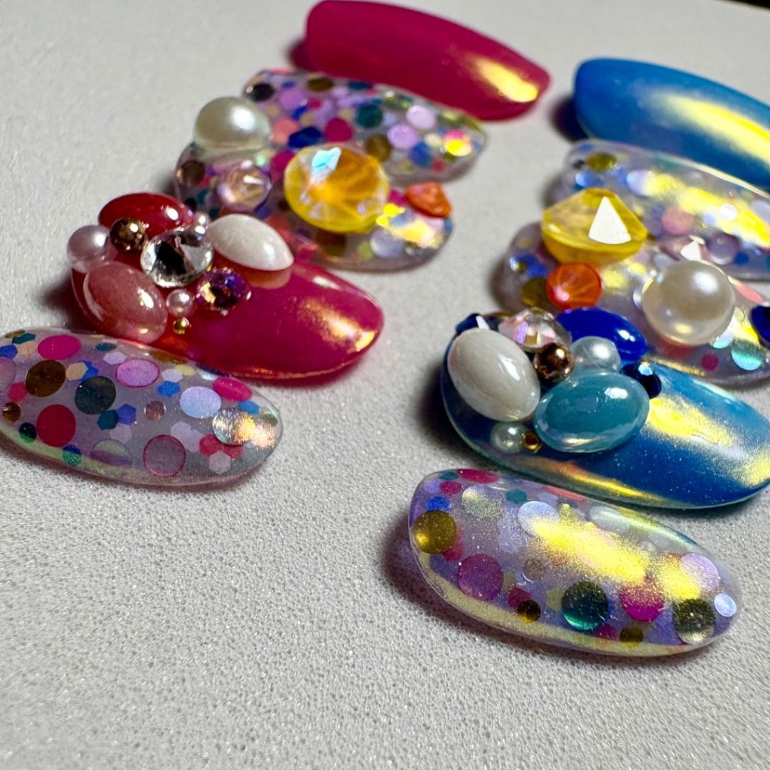 現品のみ ブルー×ピンク ミラーネイルビジューネイル 1枚目